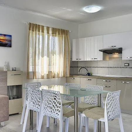 500 Meter Zum Mit Privatpool, Meerblick, Wlan Holiday home Liznjan