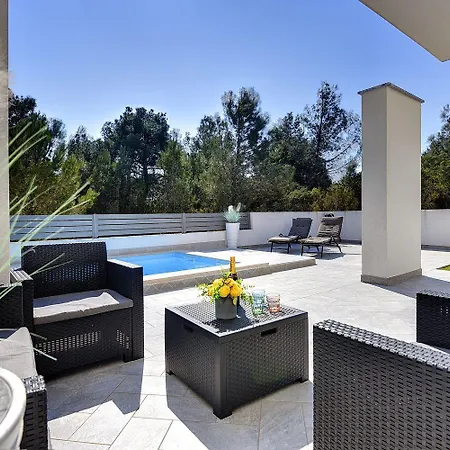 Holiday home 500 Meter Zum Mit Privatpool, Meerblick, Wlan *