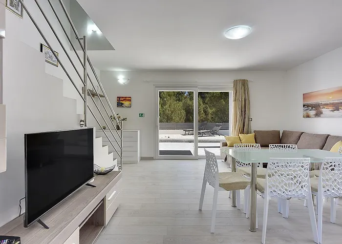500 Meter Zum Mit Privatpool, Meerblick, Wlan Ližnjan